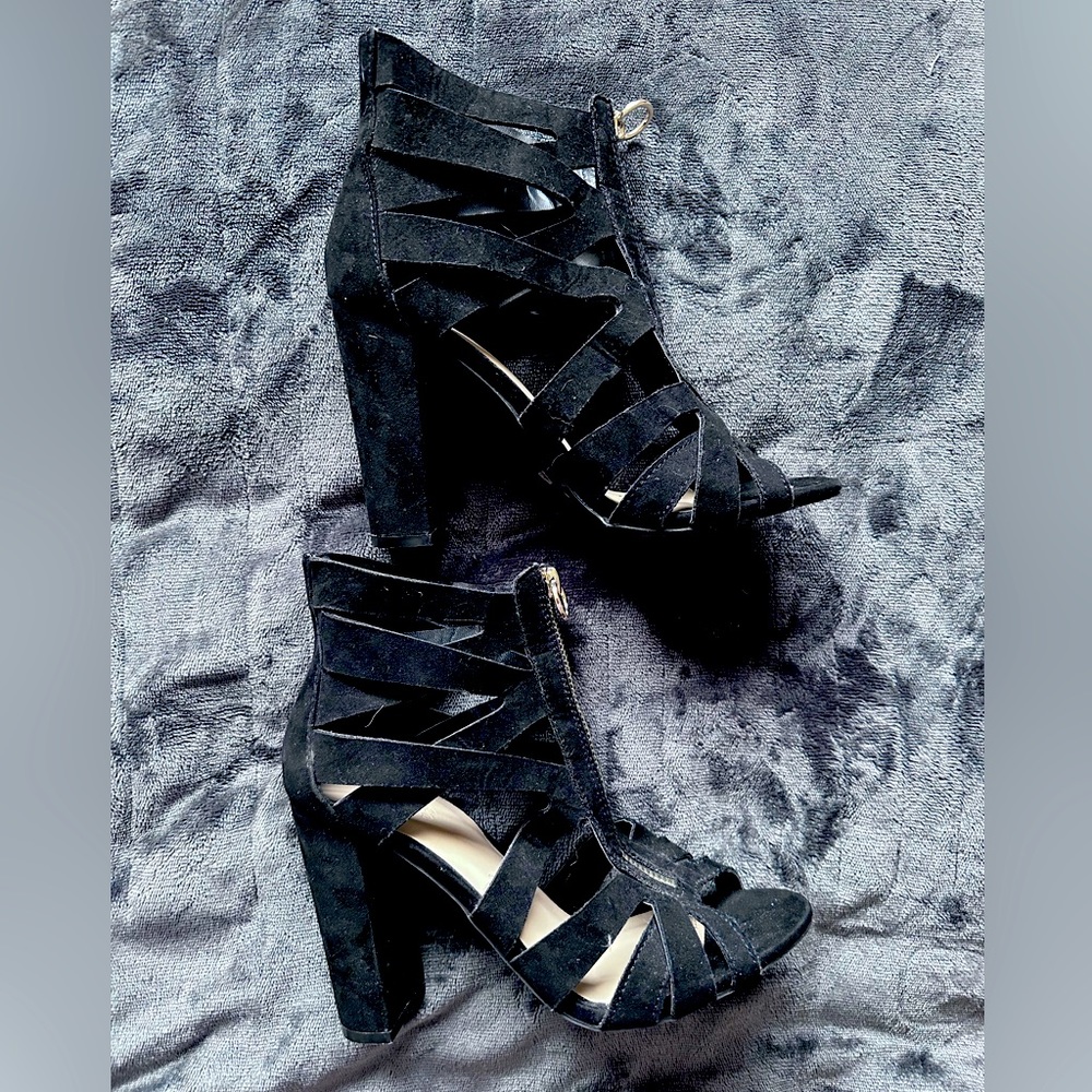 Charlotte Russe black gold zip heel size 7
